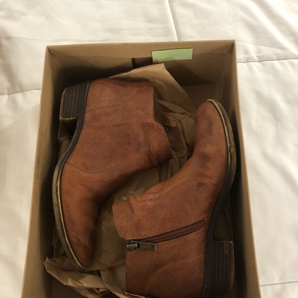 Lucky brand breck bootie brown size 6